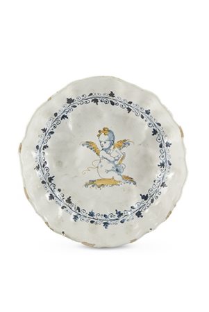 Manifattura di Faenza, secolo XVII. Crespina in maiolica baccellata decorata in