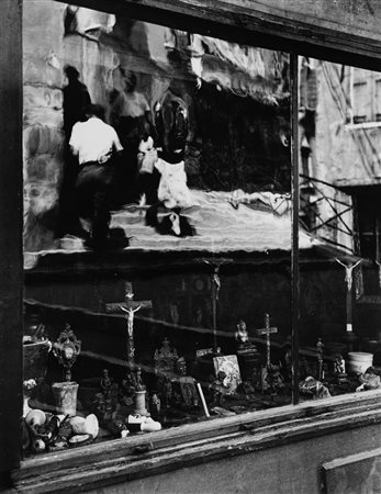 Paolo Monti (1908-1982)  - Venezia, Vetrina di antiquario, 1950