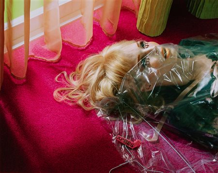 Miles Aldridge (1964)  - Semi-Detached #2, dal portfolio "Carousel", 2012