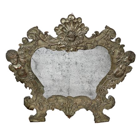 Cartagloria in metallo sbalzato, con specchio al mercurio, primi 18° secolo