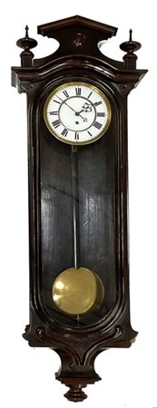 Orologio da parete del tipo "regolatore" con cassa in legno e vetri. Quadrante