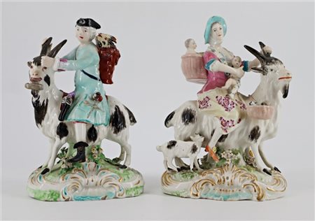 Manifattura del secolo XIX. Coppia di figure di ambulanti su capra in porcellan