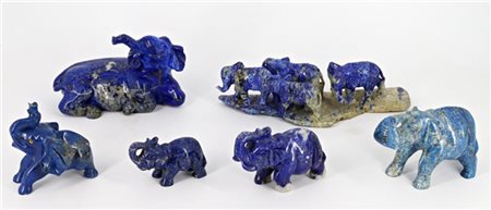 Lotto composto da sei gruppi in sodalite raffiguranti elefanti 
Cina, secolo XX