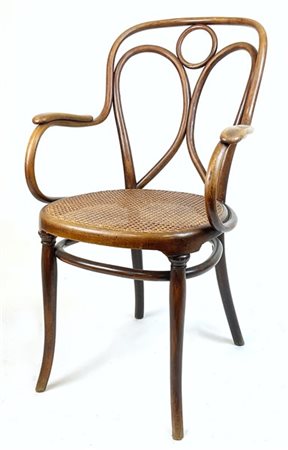 Poltrona Thonet in faggio arcuato con seduta in paglia di Vienna. Austria, 1910