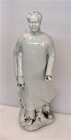 MAESTRO CINESE DEL ‘900 Mao con ombrello Scultura in porcellana bianca cm....