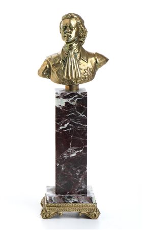 Busto della Regina Maria Antonietta XIX secolo h: 12,5 cm In bronzo su base...