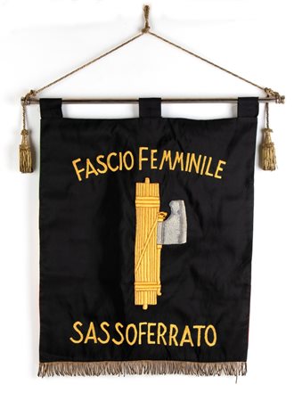 Labaro del fascio femminile di Sassoferrato 57x52 cm Ricamo in cotone su...