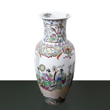 Vaso cinese in porcellana con scene di vita familiari
