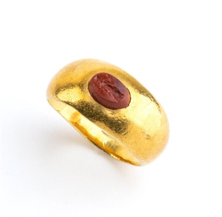 Anello stile archeologico in oro incastonato con diaspro rosso intaglio in...