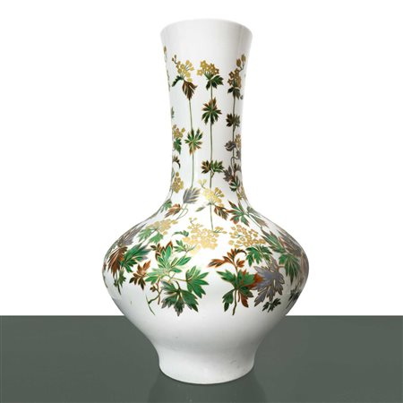 K&A Krautheim Selb Bavaria - Vaso cloisonne in porcellana bianca con decori a foglie verdi e fiori dorati, Mid 20° secolo 