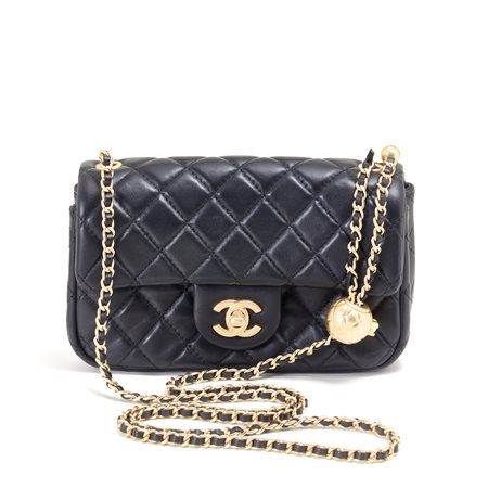 Chanel  
Chanel VIP Gift Timeless mini 
 