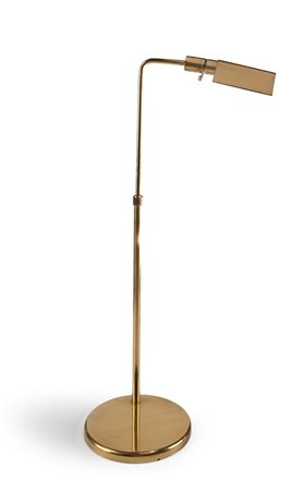 Lampada a stelo in ottone diffusore a triangolo e piede circolare altezza cm 140