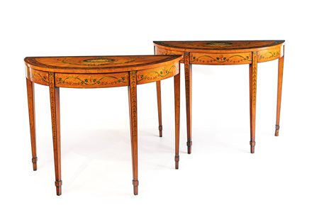 Coppia di consoles a mezza luna in satinwood, Regno Unito, Edoardo VII (1901...