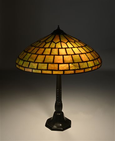 Lampada da tavolo in bronzo e vetro giallo piombato, attribuibile alla...