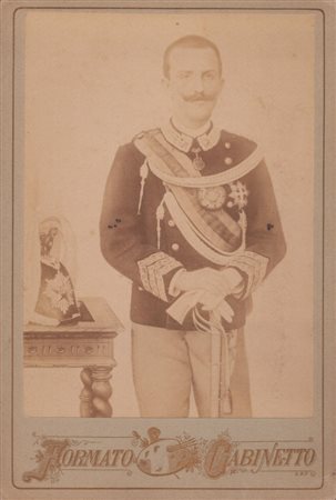  
Vittorio Emanuele III di Savoia (Vittorio Emanuele Ferdinando Maria Gennaro di Savoia; Napoli, 11 novembre 1869 – Alessandria d'Egitto, 28 dicembre 1947) 
 11x16,5