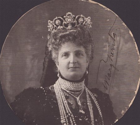  
Margherita di Savoia (Margherita Maria Teresa Giovanna di Savoia-Genova; Torino, 20 novembre 1851 – Bordighera, 4 gennaio 1926) 
 cm.12,5 diametro