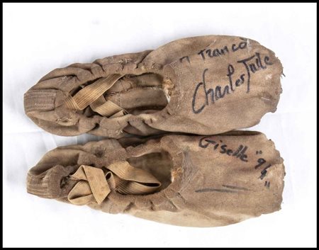 Jude, Charles  (M? Tho, 25 luglio 1953)  
Jude, Charles ( - 25 luglio 1953) Scarpe da danza autografate Memorabilia Spettacolo, Cinematografia...
 