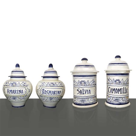 Quattro vasi in maiolica, rosmarino, camomilla, salvia, amarena, 20° Secolo