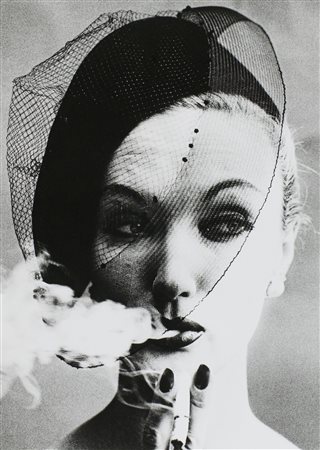 William Klein (New York, 1928 - ) Smoke and Veil, Paris (Vogue) 1958 Stampa...