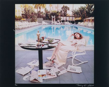 Terry O'Neill (Londra , 1938 - Londra, 2019) Faye Dunaway by the pool,...