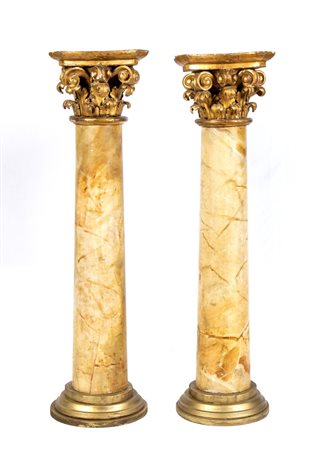 Coppia di colonne italiane in legno dorate, Luigi XVI XVIII secolo Altezza x...