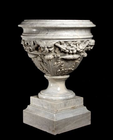 Vaso italiano in marmo XIX secolo Altezza x diametro: 82 x 60 cm. lavorato a...