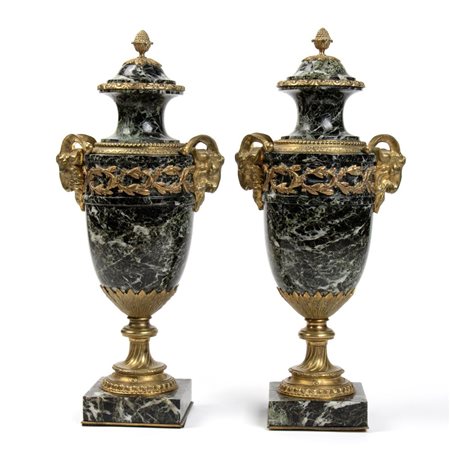 Coppia di vasi francesi in marmo XIX secolo Altezza x larghezza x profondità:...