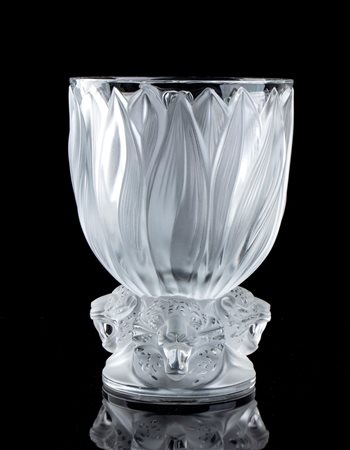 René Lalique Ay, 1860 - Parigi, 1945 Vaso francese "Giaguari a tre teste"...