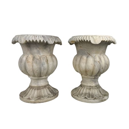 Coppia di vasi in marmo, periodo inizio XIX secolo, lavorate a mano in marmo...
