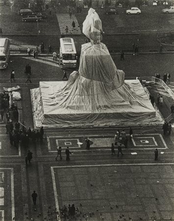 Christo "Wrapped Monument to Vittorio Emanuele, Project for Piazza del Duomo, Mi