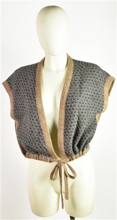 Gucci GILET DESCRIPTION: Alpaca and acrylic vest with drawstring. Size 44 IT....