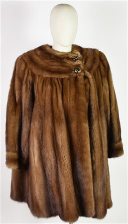 MINK FUR DESCRIPTION: Artisanal Mink fur. Length 88 cm, diameter 200 cm....