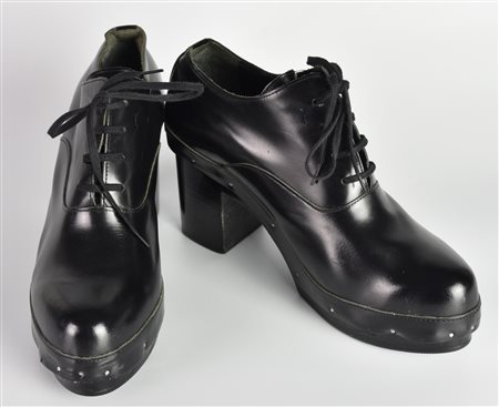 Comme Des Garcons CLOG SHOES DESCRIPTION: Clog shoes with lace-ups in black...