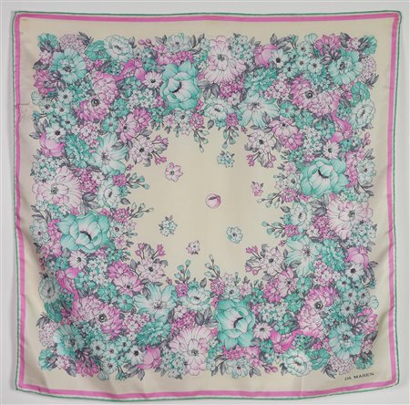 Da Maren FOULARD DESCRIPTION: Silk scarf with original box. Dimensions: 87x87...