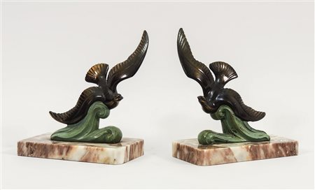 COPPIA DI FERMALIBRI IN METALLO PATINATO E SMALTATO - PAIR OF METAL BOOKENDS...