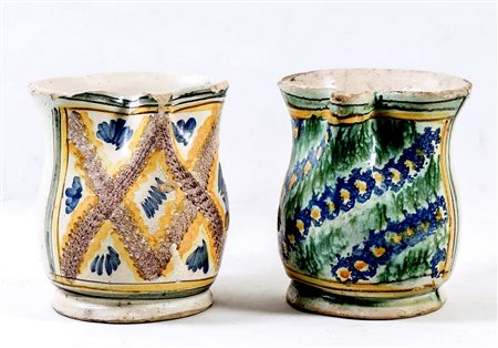 COPPIA DI VERSATOI IN MAIOLICA POPOLARE - PAIR OF MAJOLICA JUGS XIX secolo -...