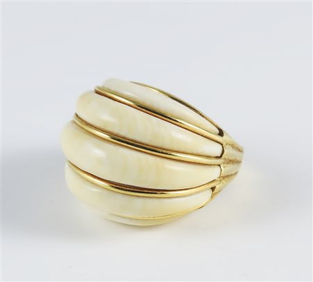 ANELLO IN ORO GIALLO E AVORIO - GOLD AND IVORY RING Anni Cinquanta - 50s con...