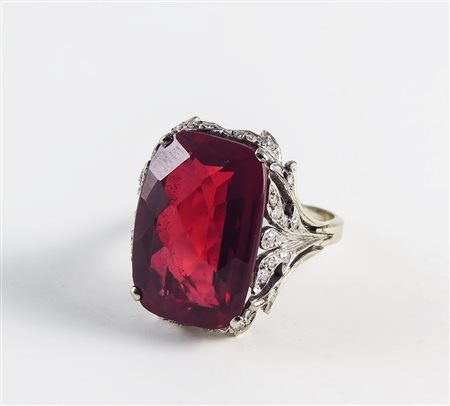 ANELLO IN ORO BIANCO, BRILLANTI E QUARZO ROSSO - WHITE GOLD, DIAMONDS AND RED...