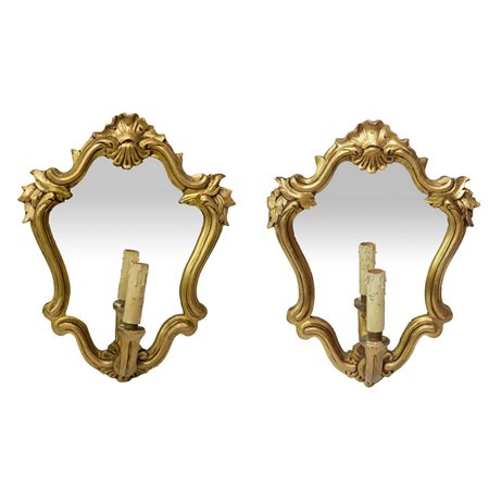 Coppia appliqué a ventolina con specchio e portacandela in legno sagomato e dorato. Stile LuigiXV, 20° secolo