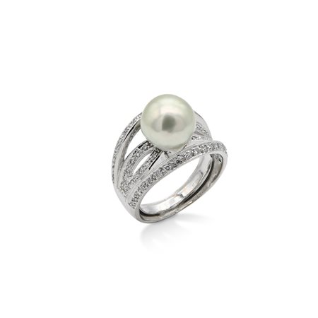 Anello in oro, perla e brillanti Oro bianco 750/000. Perla naturale da...