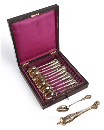 Dodici cucchiai da tè e pinza per zollette, Francia XIX secolo, argentiere...