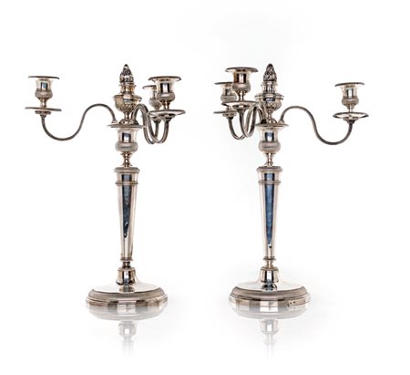 Coppia di candelabri in argento a quattro luci, Torino, XIX secolo fusto...