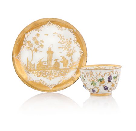 MEISSEN UNA TAZZA E UN PIATTO IN PORCELLANA BOTTGER A CINESERIE IN ORO,...