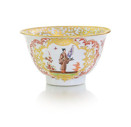 MEISSEN TAZZA IN PORCELLANA CON DECORO A CINESERIE, MEISSEN, 1725 CA., decoro...