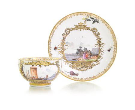 MEISSEN TAZZA CON PIATTO IN PORCELLANA, MEISSEN, 1750 CA., decoro policromo...