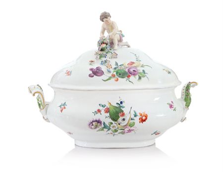 MEISSEN ZUPPIERA CON COPERCHIO IN PORCELLANA, MEISSEN, 1780 CA., biansata a...