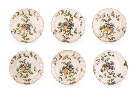 6 piattini in maiolica a bordo mistilineo, decorati in policromia con il tipico motivo a "tacchiolo"   Manifattura Cantagalli del XIX secolo
