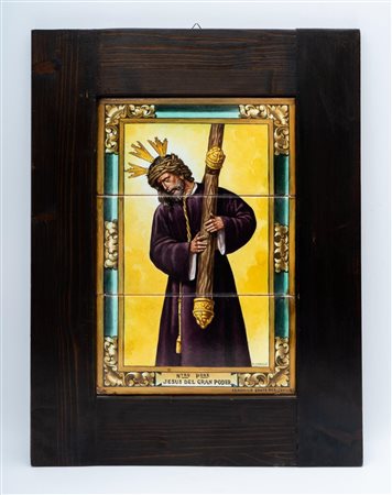 Pannello maiolicato composto da tre mattonelle orizzontali montate verticalmente e raffiguranti un Cristo portacroce   Manifattura di S. Anna di Siviglia, Spagna, XX secolo