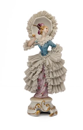 Statuina di donna con ombrello. Manifattura di porcellana Lomagna (Lecco)    Giuseppe Cappè