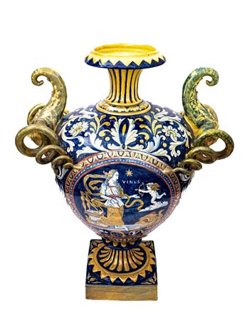 Grande vaso in maiolica decorato a lustro metallico. Anse a protomi mostruose terminanti in spirali serpentiformi   Manifattura umbra della fine del XIX secolo